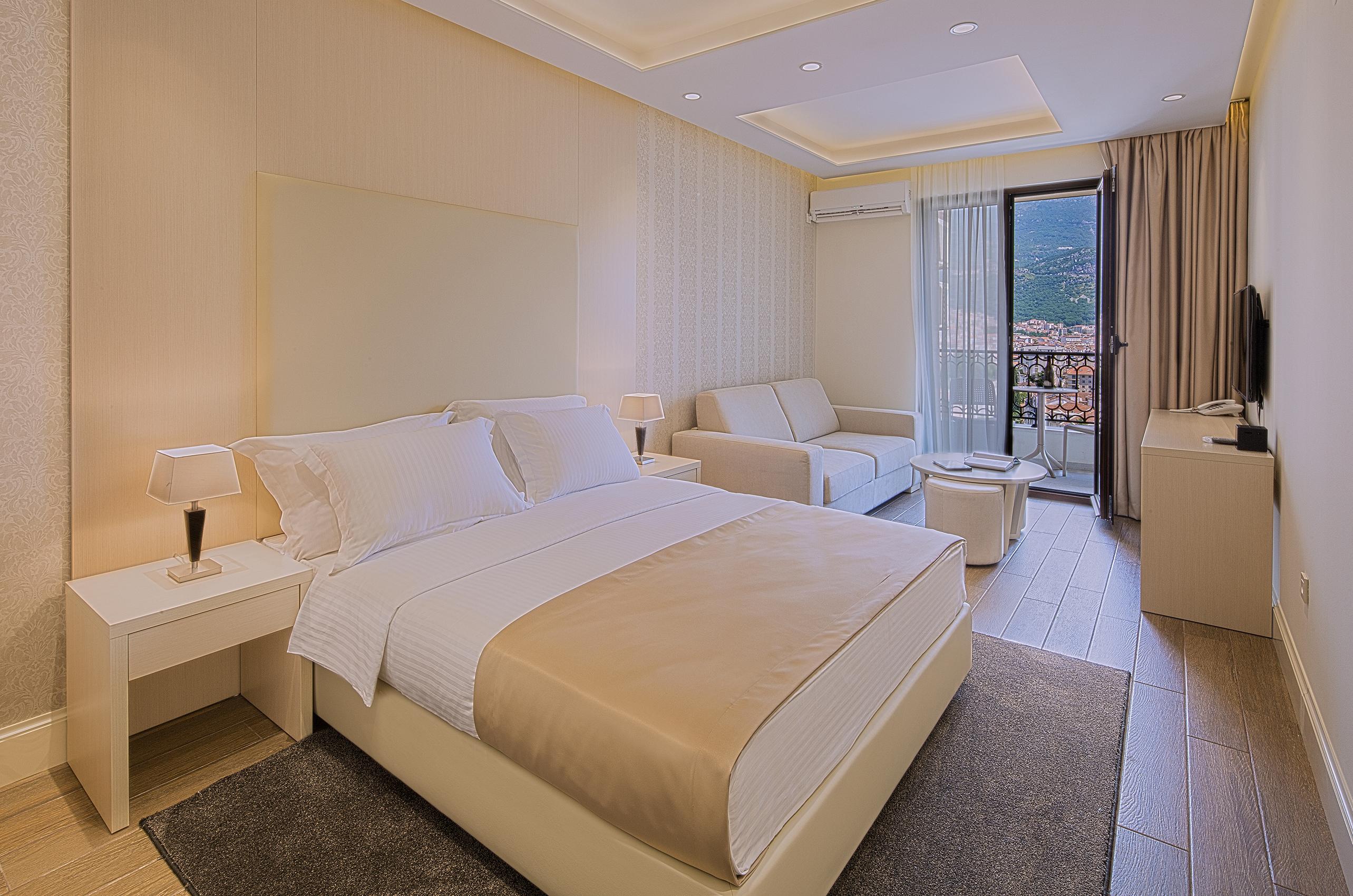 Aria Aparthotel 4*