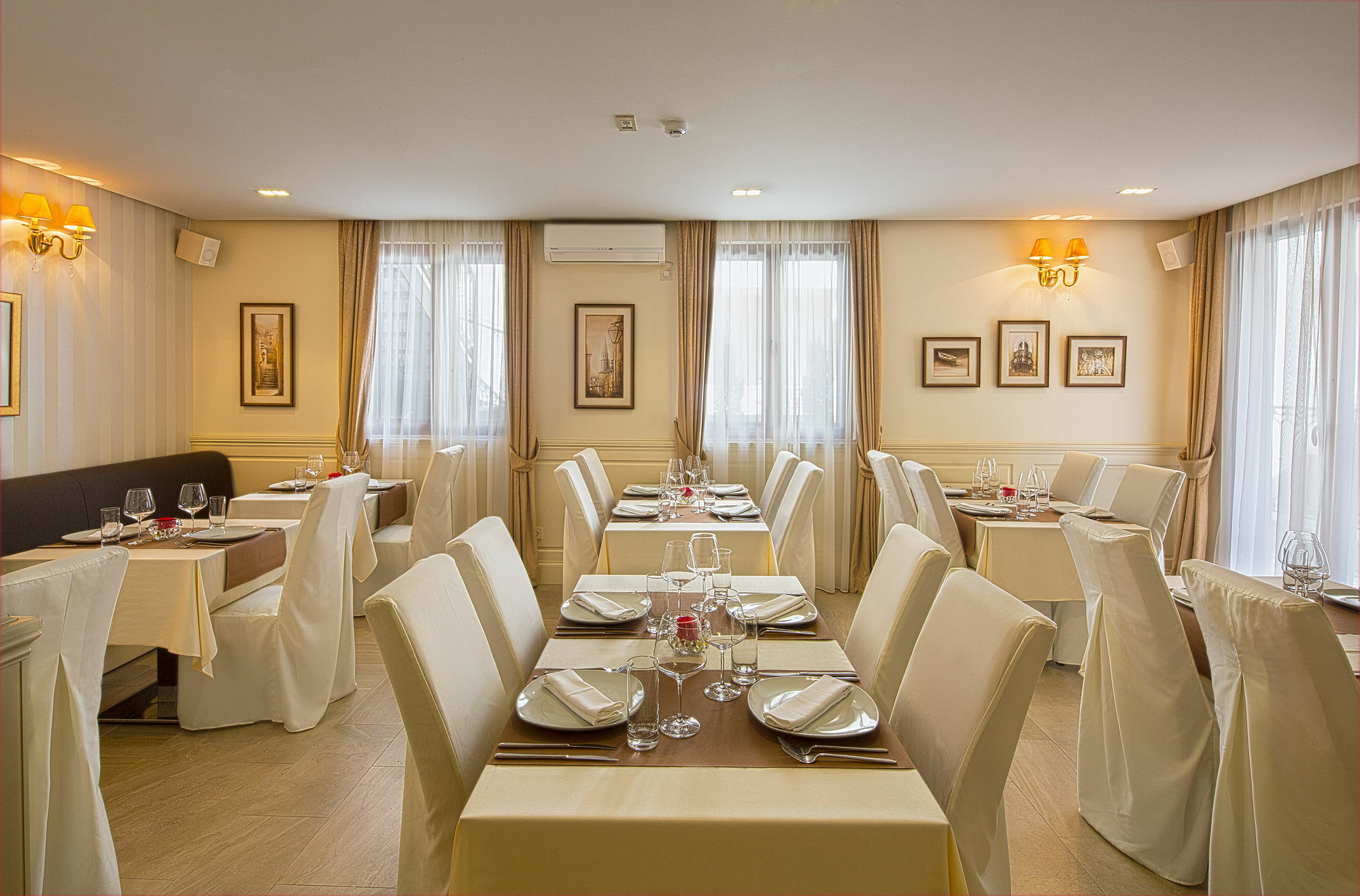 Aria Aparthotel