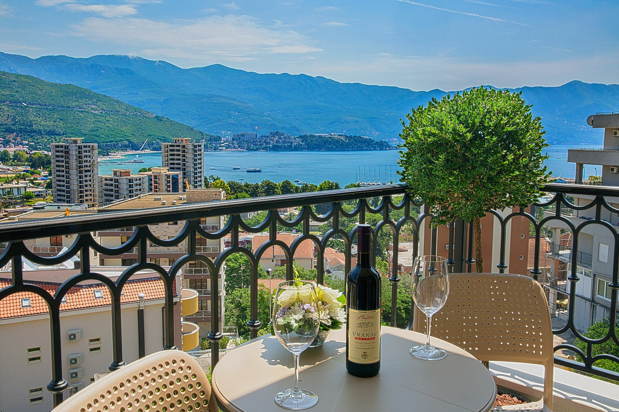 Aria Aparthotel 4*